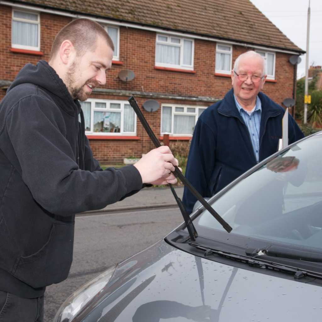 Male teammeber fitting wiper blades for male customer 
